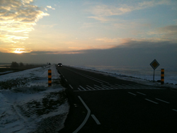 De Oostvaardersdijk. Rechts het IJsselmeer, links de Oostvaardersplassen.