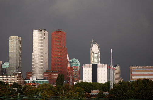 Zwaar weer boven het centrum van Den Haag