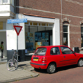 Galerie Toon je Kunst loopt aan de Copernicusstraat door tot en met het laatste raam op de foto
